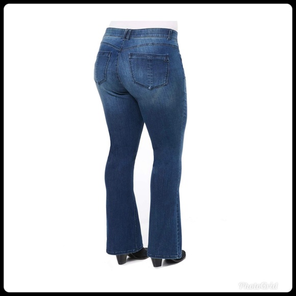 Democracy "Ab"solution Itty Bitty Boot Jeans - Picture 4 of 16